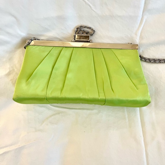 🌺Cache lime green Clutch/Purse - Picture 2 of 10